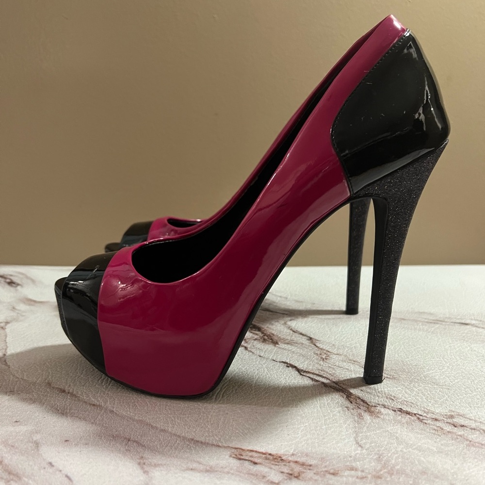 BCBGeneration Women's Shoes. Size 8B Pink/Black Platform Heels.